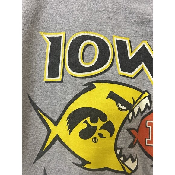 Iowa Hawkeyes Feeding Time Top Of the Food Chain T-Shirt Vintage Y2K Medium - Picture 7 of 14